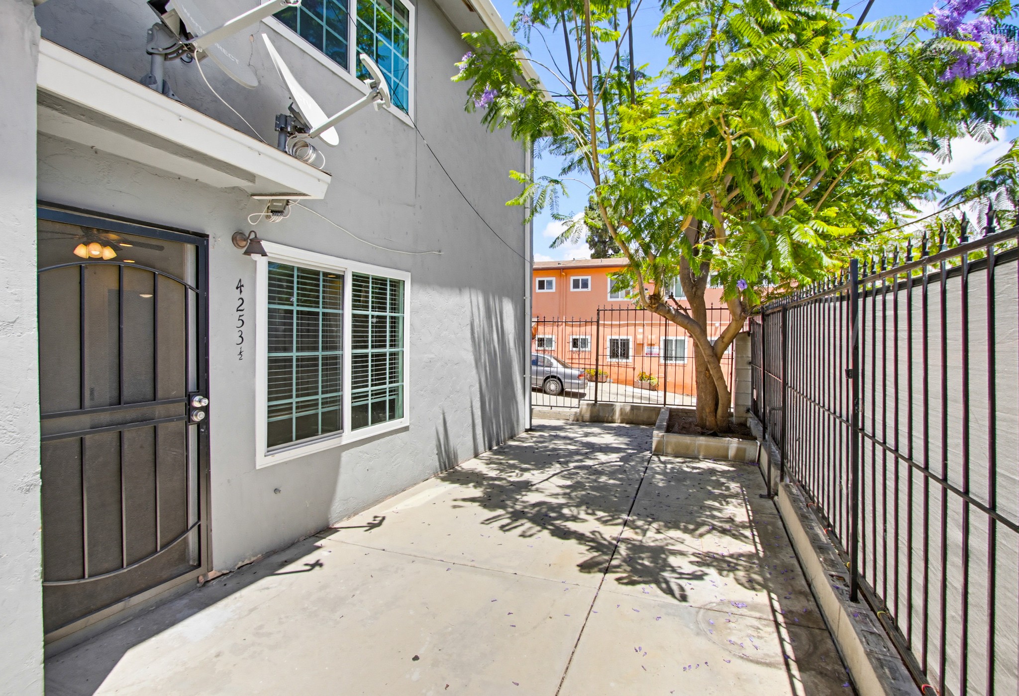 Virtual tour photo 30 of 52 for 4251-55 Altadena Ave.