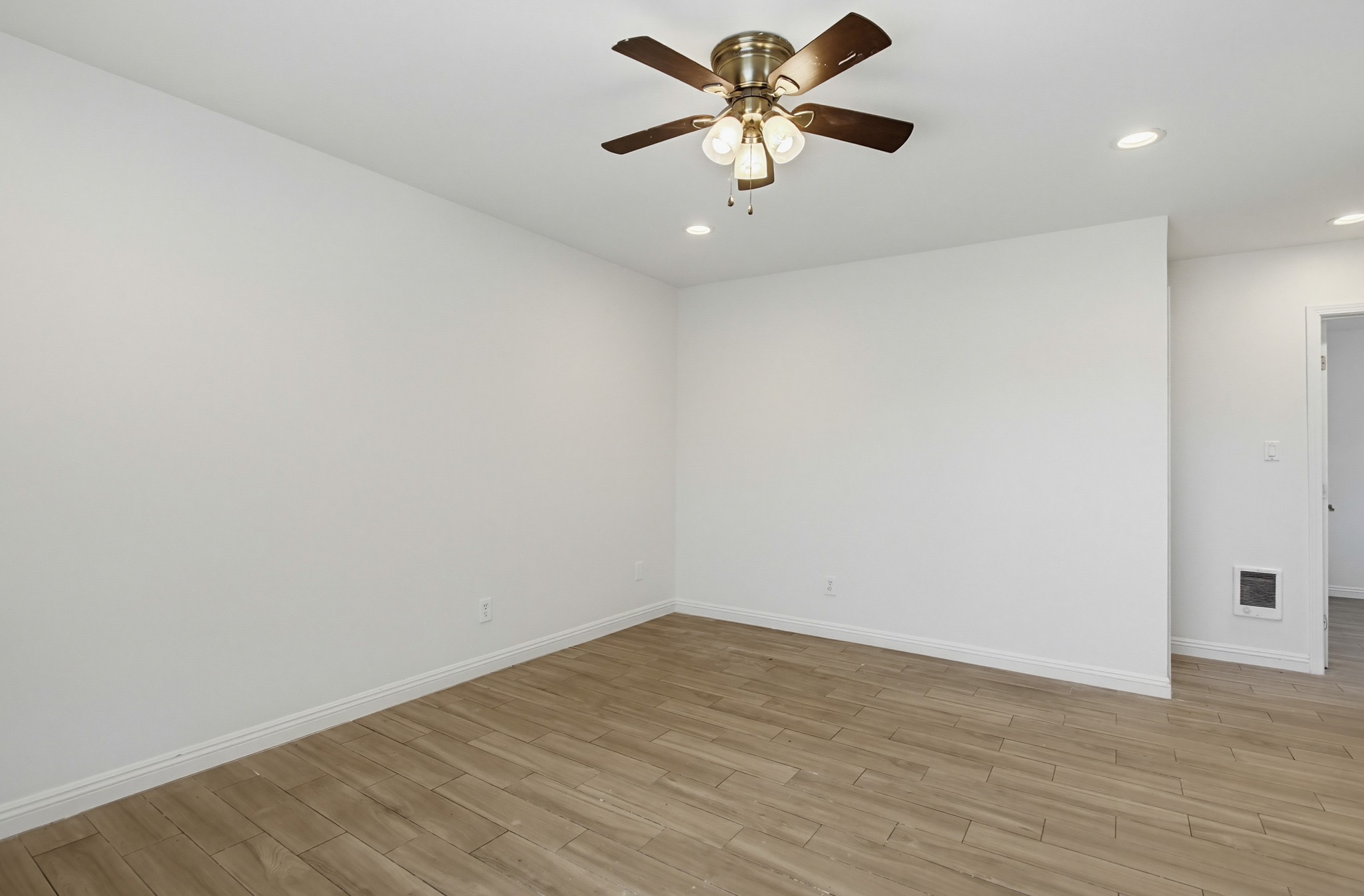 Virtual tour photo 31 of 52 for 4251-55 Altadena Ave.