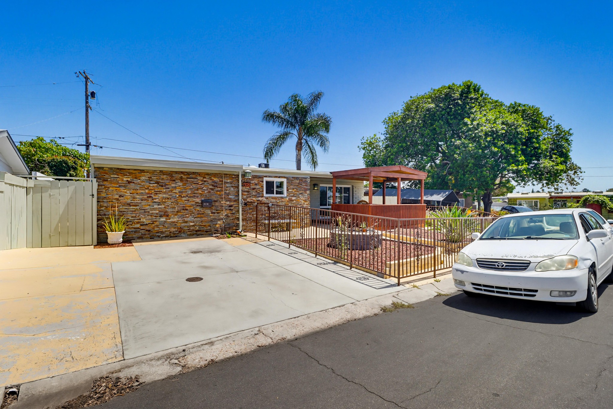 Virtual tour photo 1 of 47 for 4253 View Pl