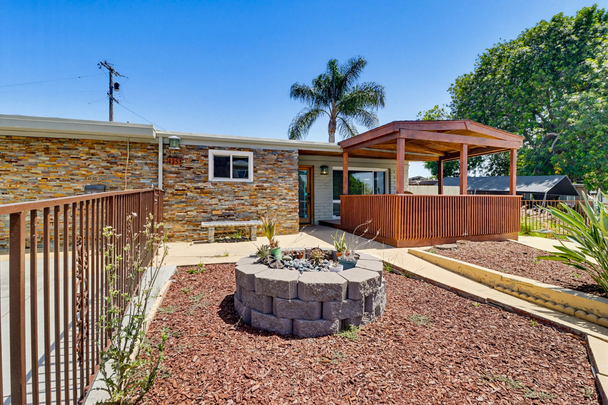 Virtual tour photo 4 of 47 for 4253 View Pl