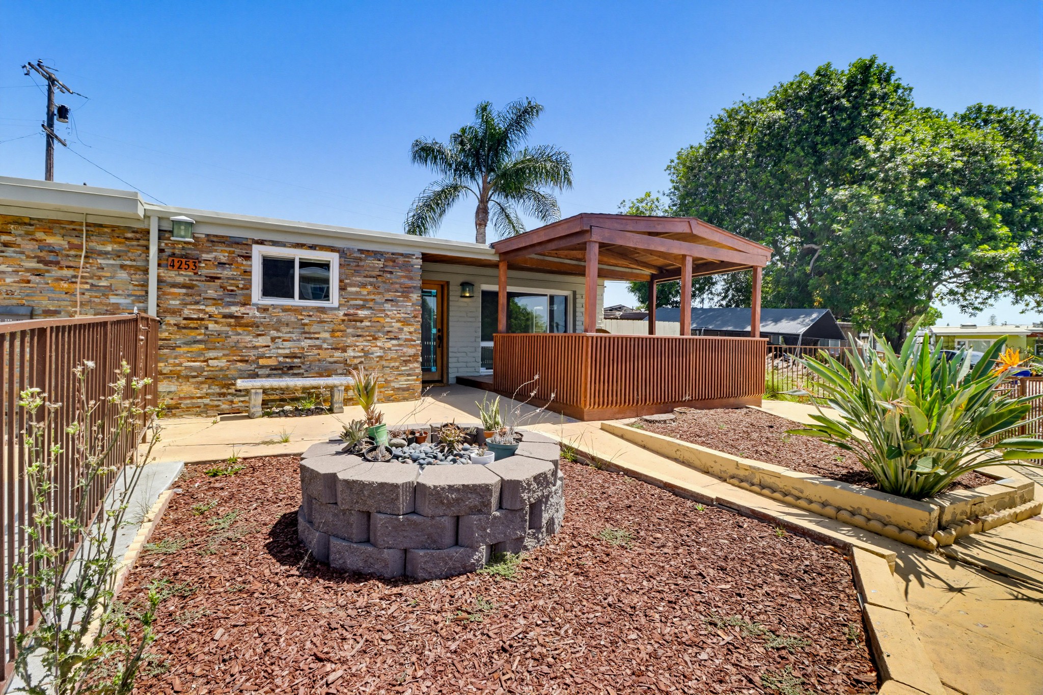 Virtual tour photo 5 of 47 for 4253 View Pl