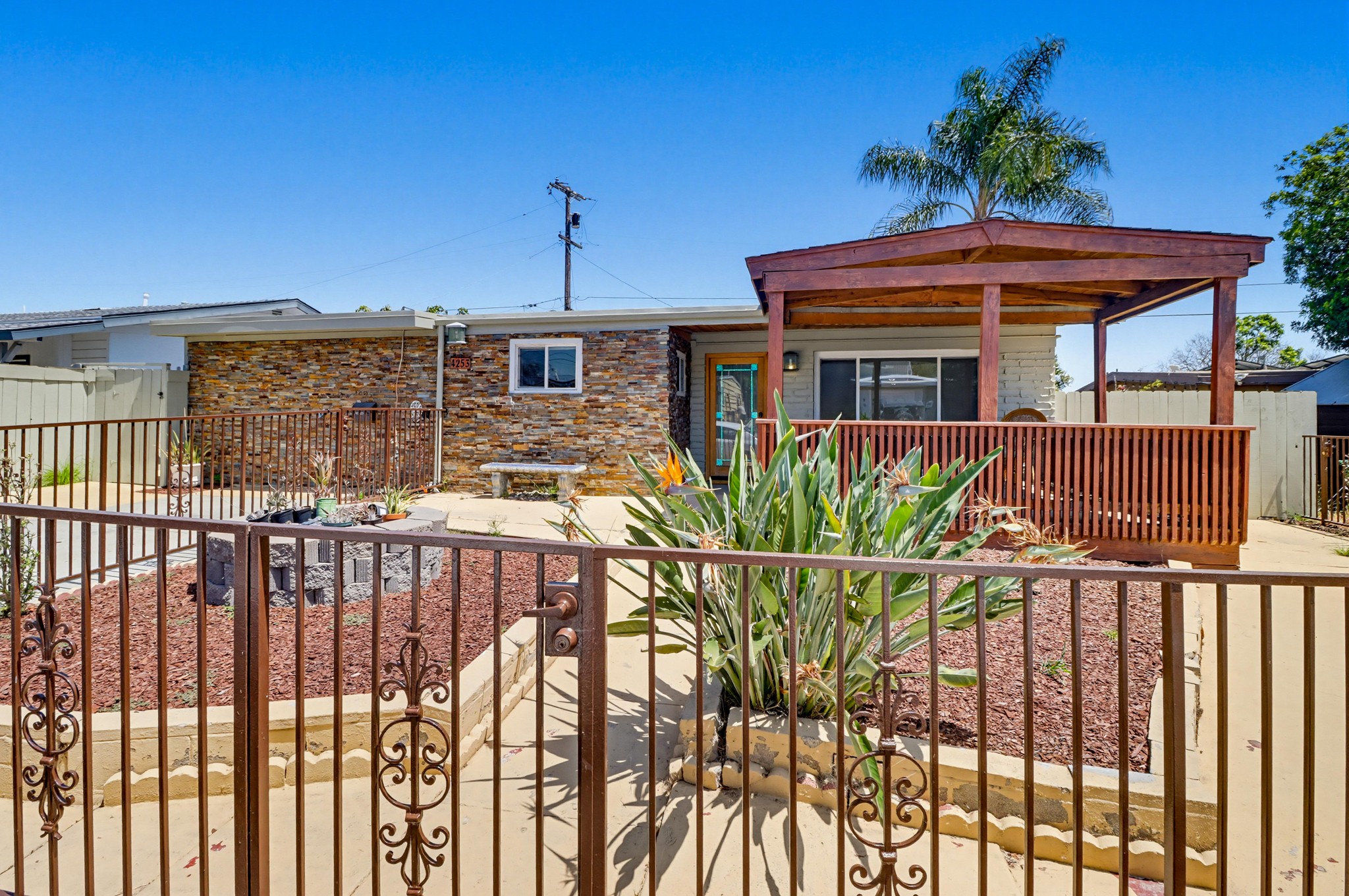 Virtual tour photo 6 of 47 for 4253 View Pl