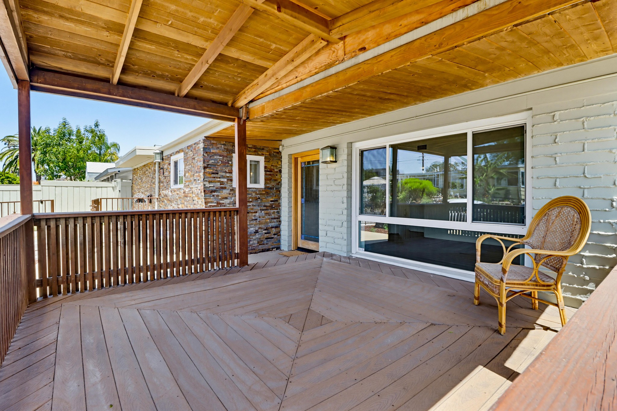 Virtual tour photo 11 of 47 for 4253 View Pl