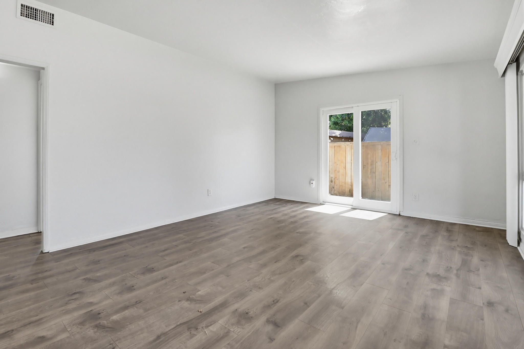 Virtual tour photo 13 of 47 for 4253 View Pl