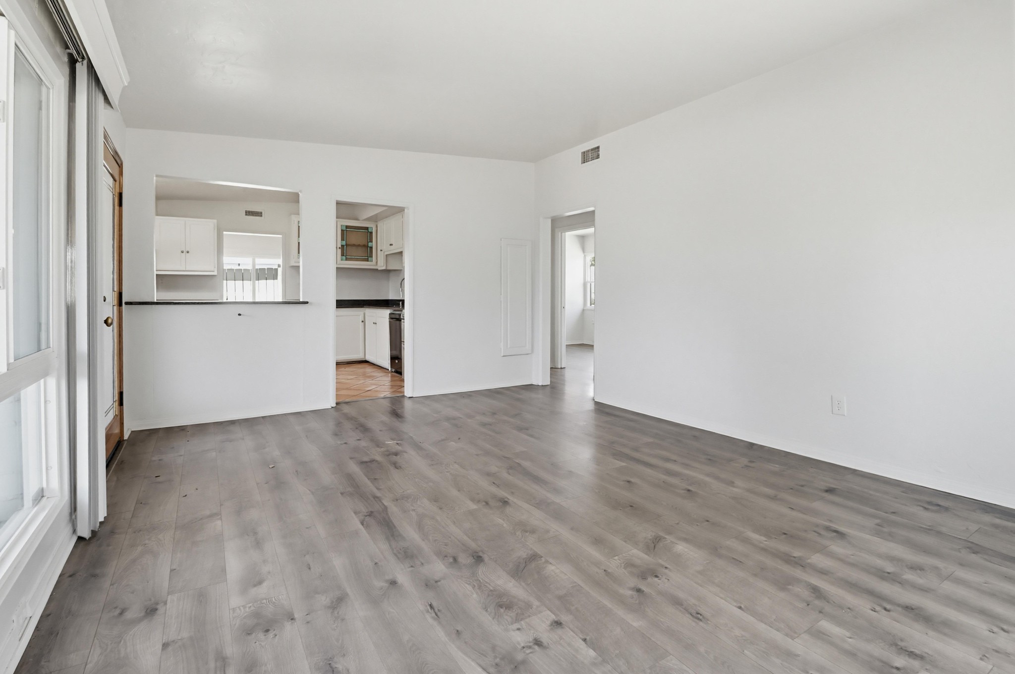 Virtual tour photo 14 of 47 for 4253 View Pl