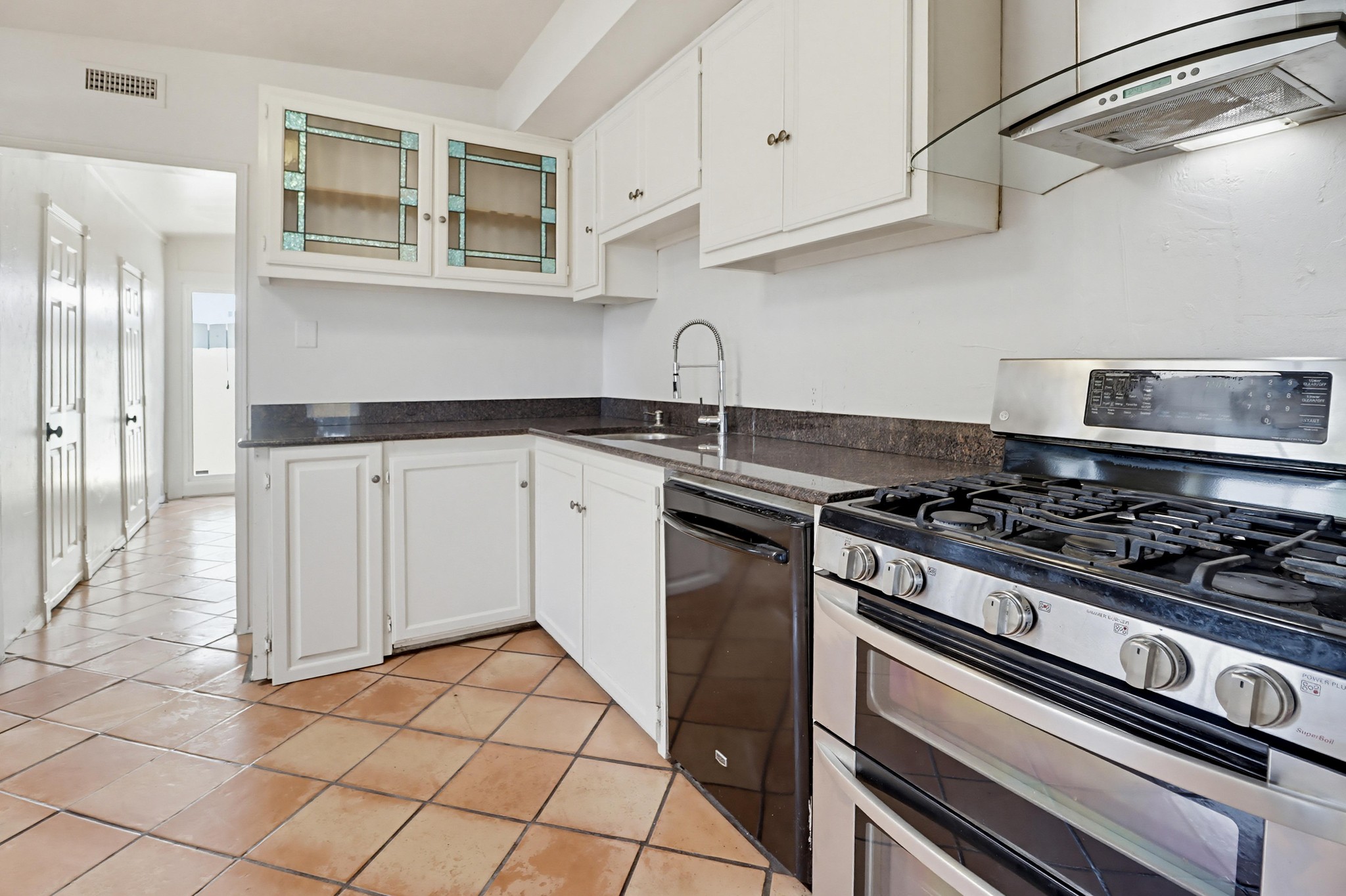 Virtual tour photo 17 of 47 for 4253 View Pl