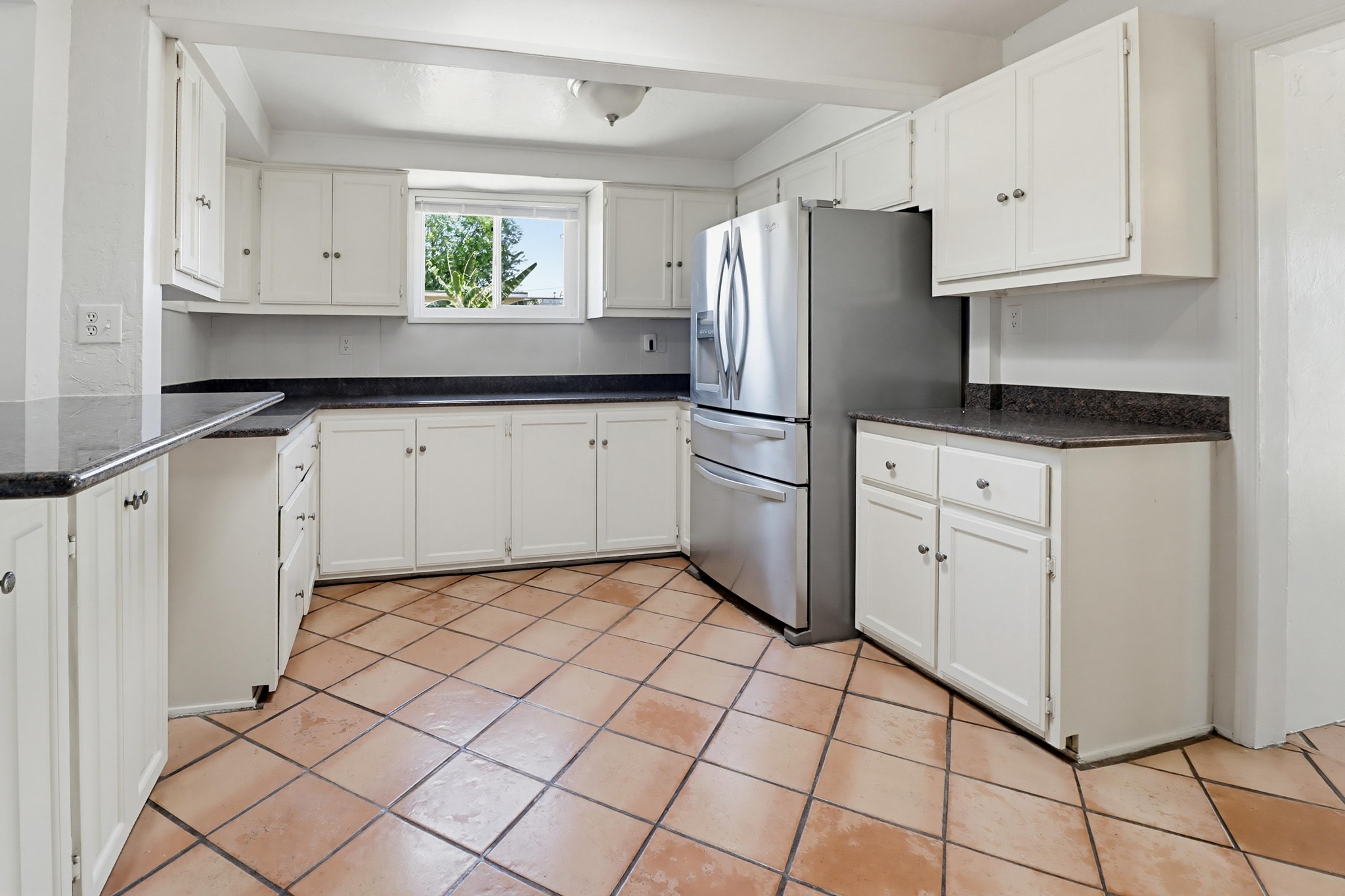 Virtual tour photo 18 of 47 for 4253 View Pl