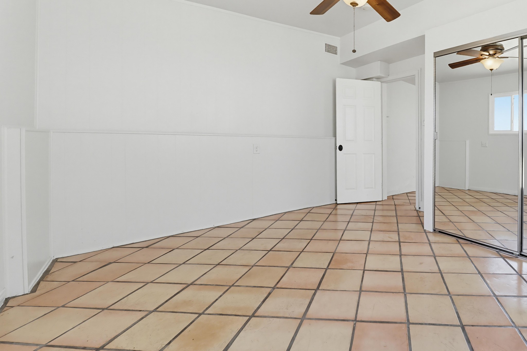 Virtual tour photo 28 of 47 for 4253 View Pl