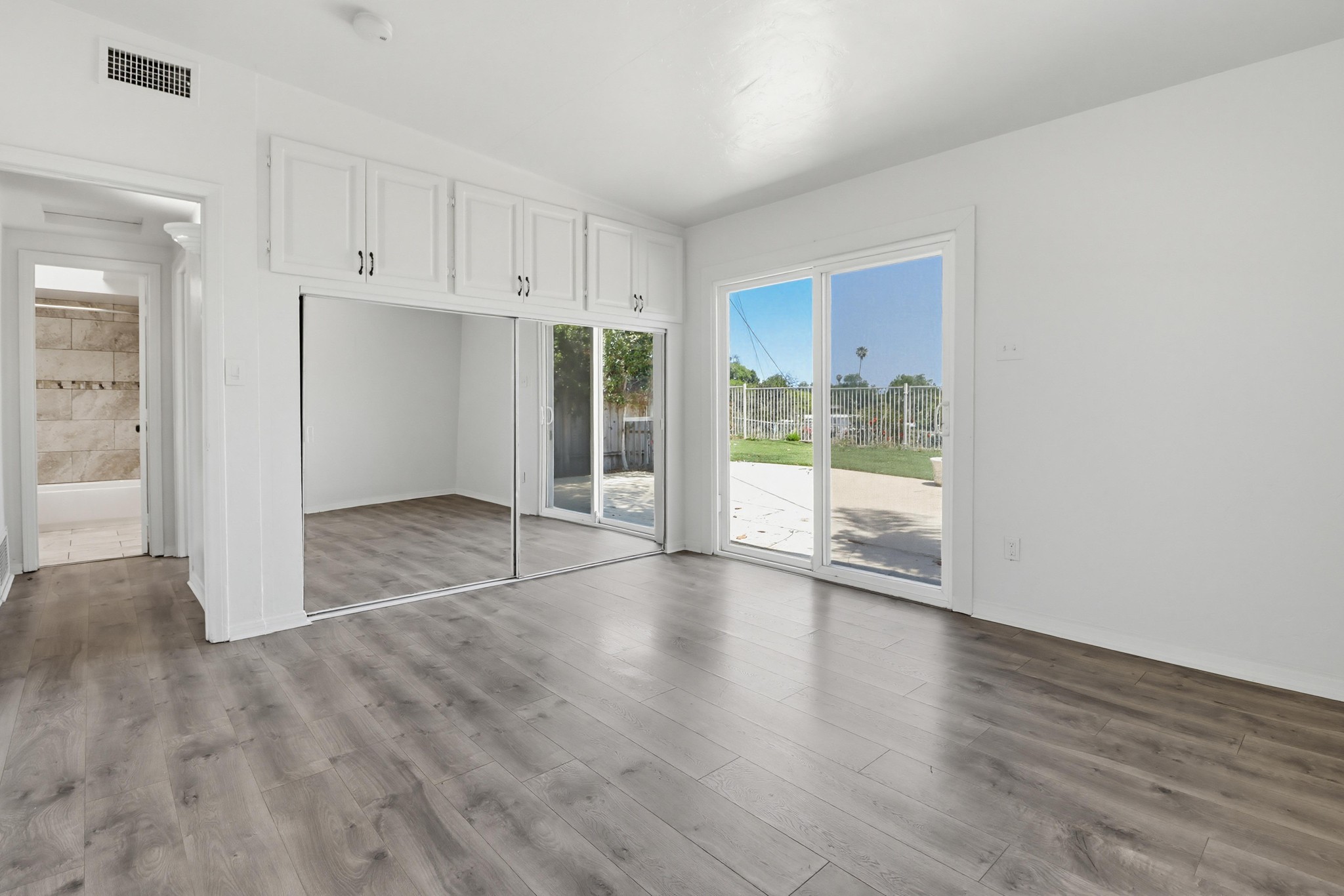 Virtual tour photo 33 of 47 for 4253 View Pl