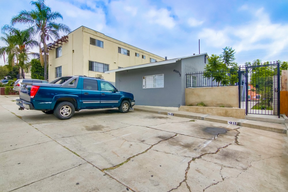 Virtual tour photo 1 of 41 for 4255 Altadena Ave