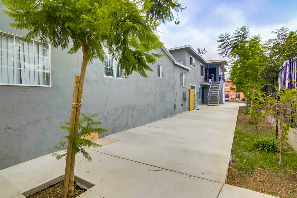 Virtual tour photo 4 of 41 for 4255 Altadena Ave