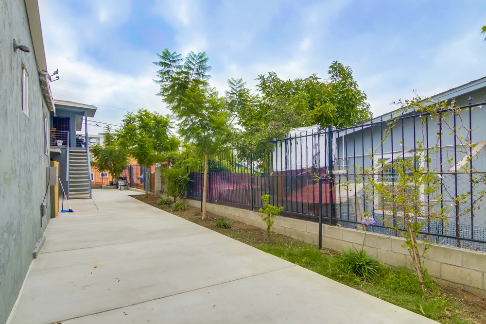 Virtual tour photo 5 of 41 for 4255 Altadena Ave