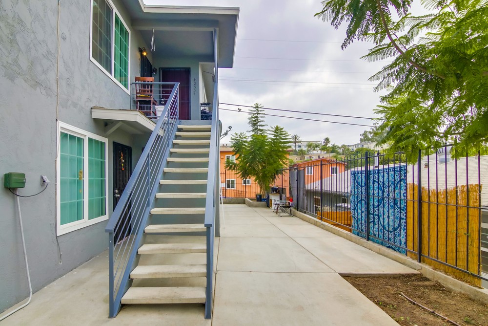 Virtual tour photo 7 of 41 for 4255 Altadena Ave