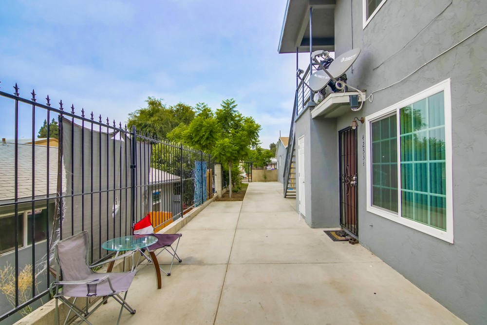 Virtual tour photo 8 of 41 for 4255 Altadena Ave