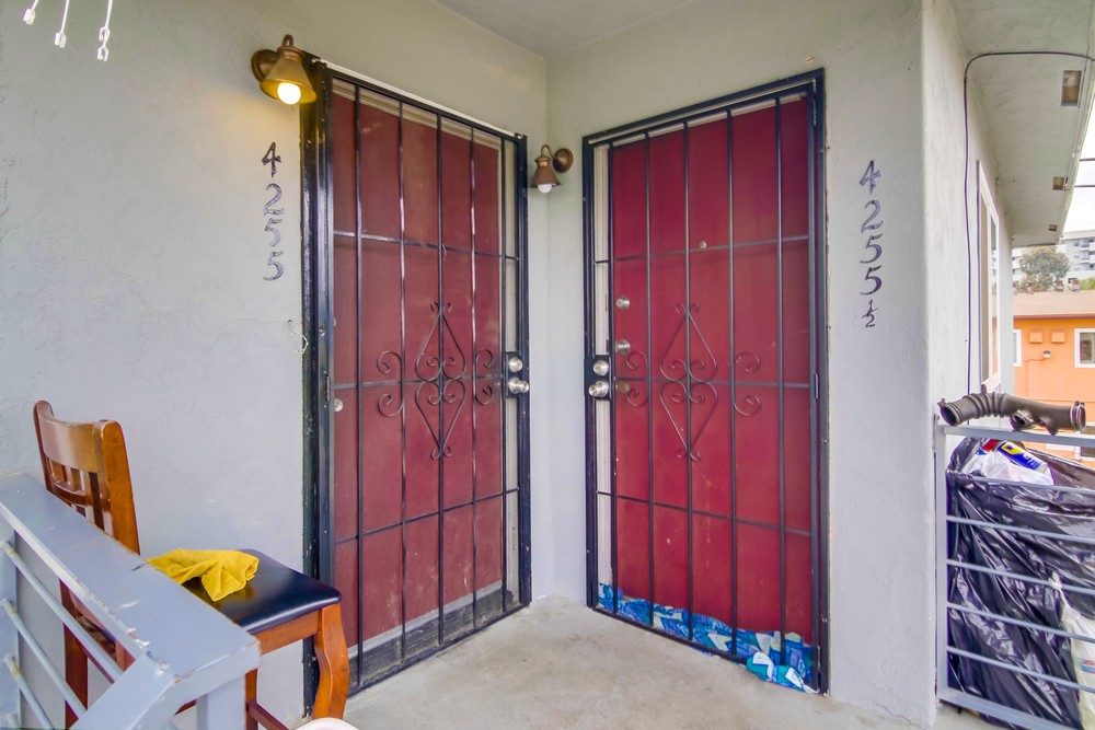 Virtual tour photo 10 of 41 for 4255 Altadena Ave