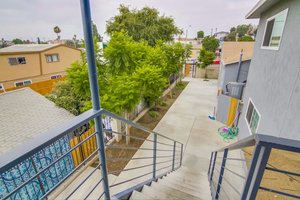 Virtual tour photo 11 of 41 for 4255 Altadena Ave