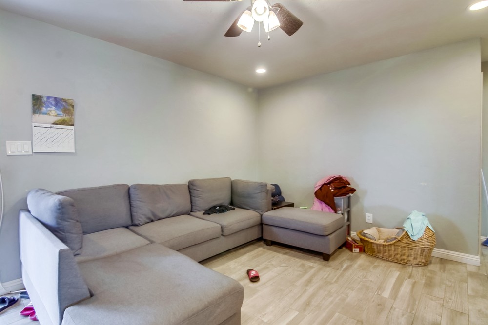 Virtual tour photo 13 of 41 for 4255 Altadena Ave