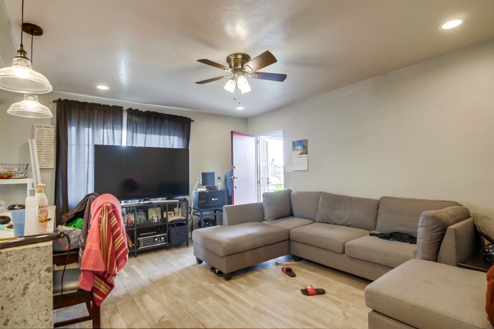Virtual tour photo 14 of 41 for 4255 Altadena Ave