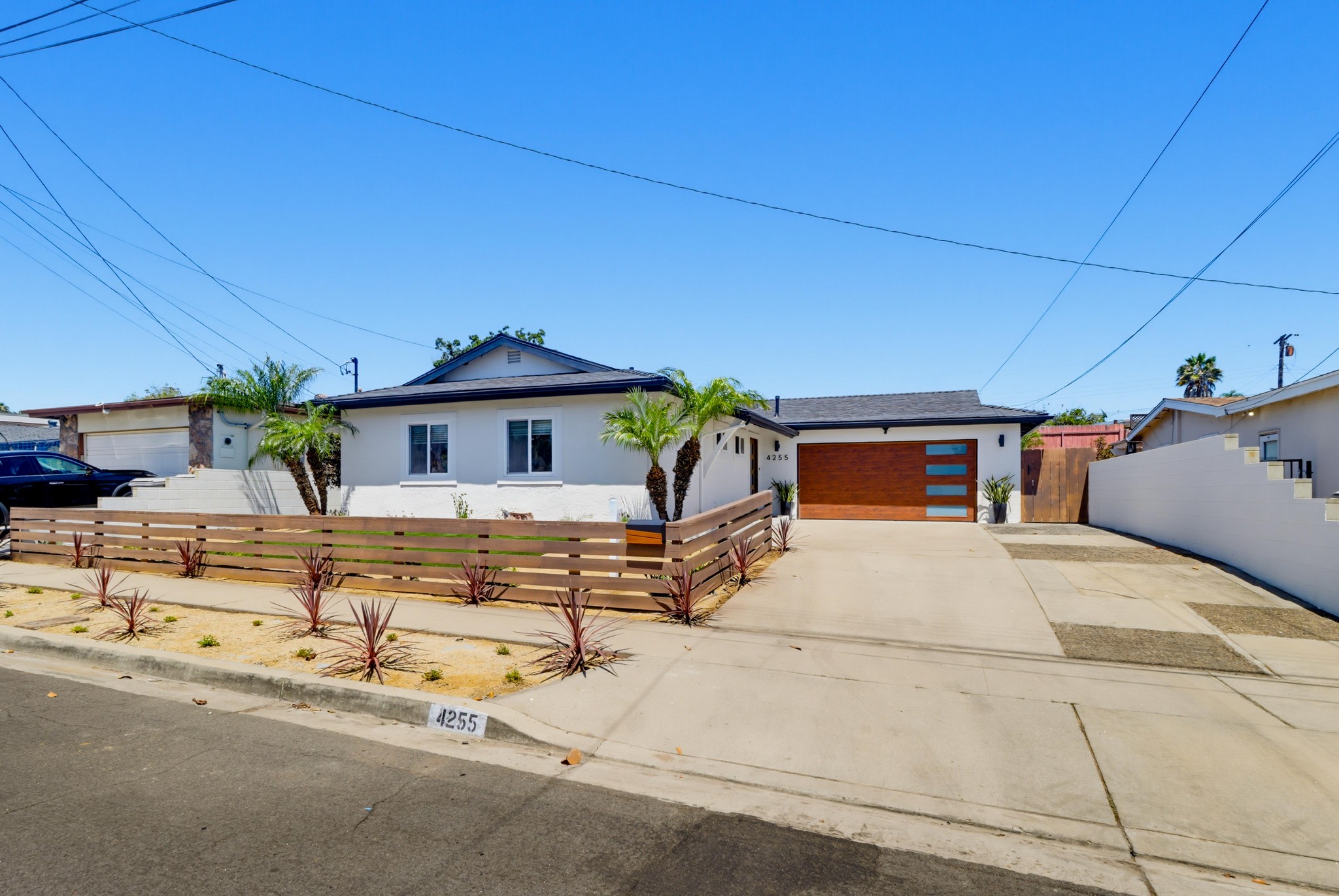 Virtual tour photo 1 of 62 for 4255 Lochlomond St