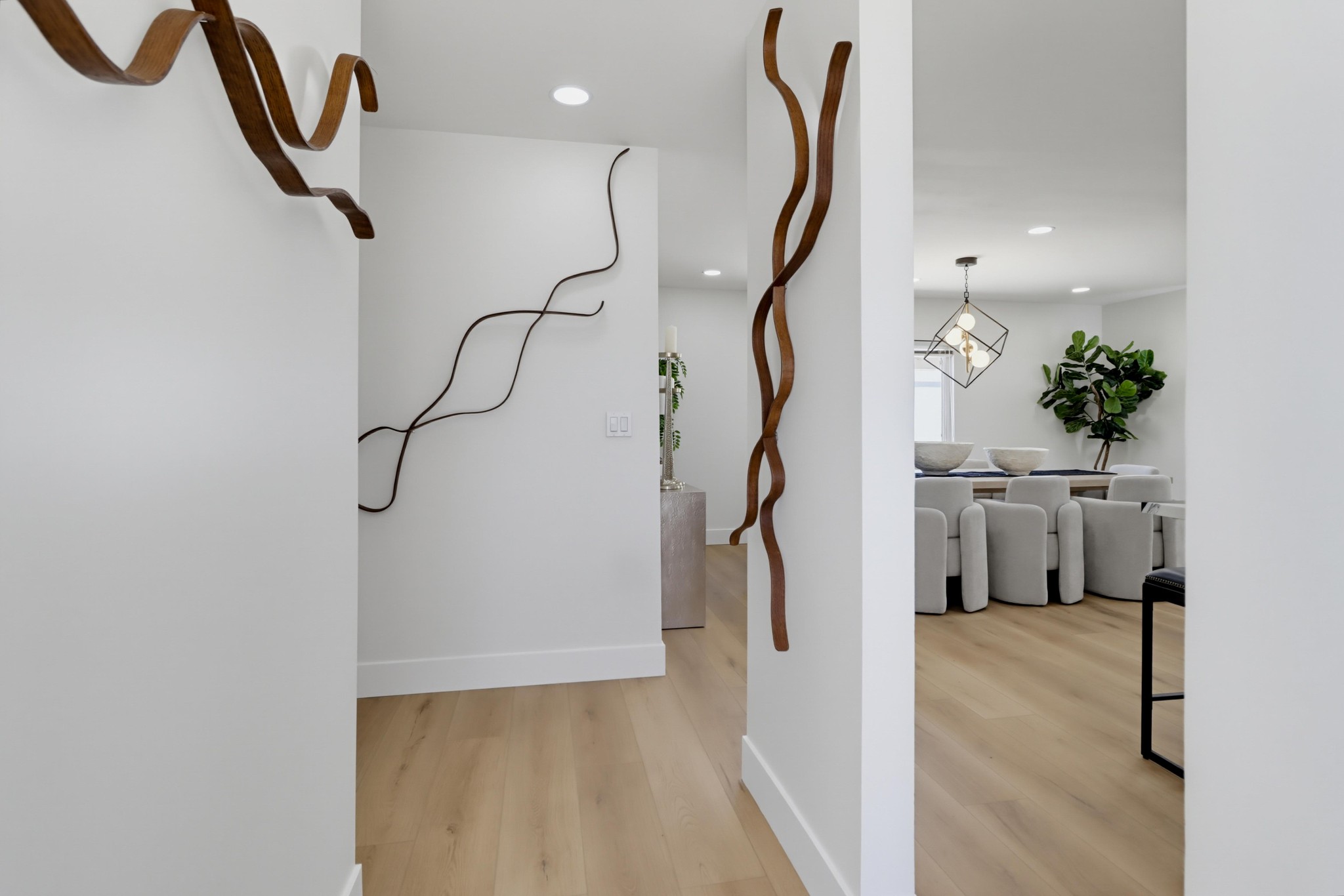 Virtual tour photo 9 of 62 for 4255 Lochlomond St
