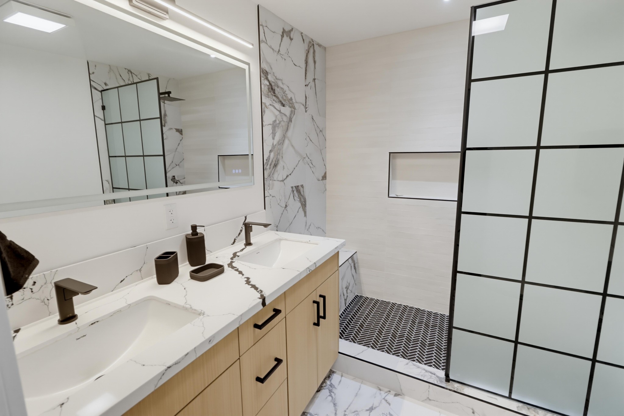Virtual tour photo 28 of 62 for 4255 Lochlomond St