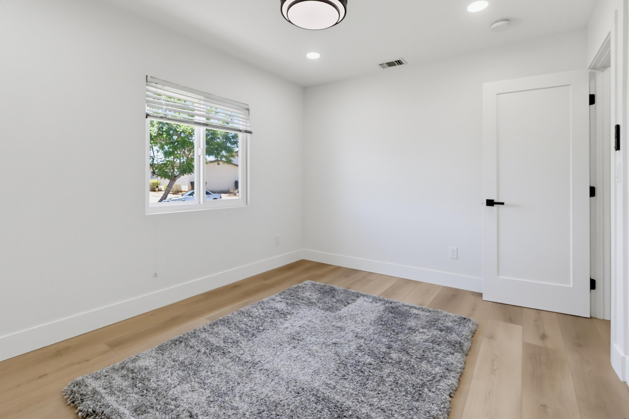Virtual tour photo 47 of 62 for 4255 Lochlomond St