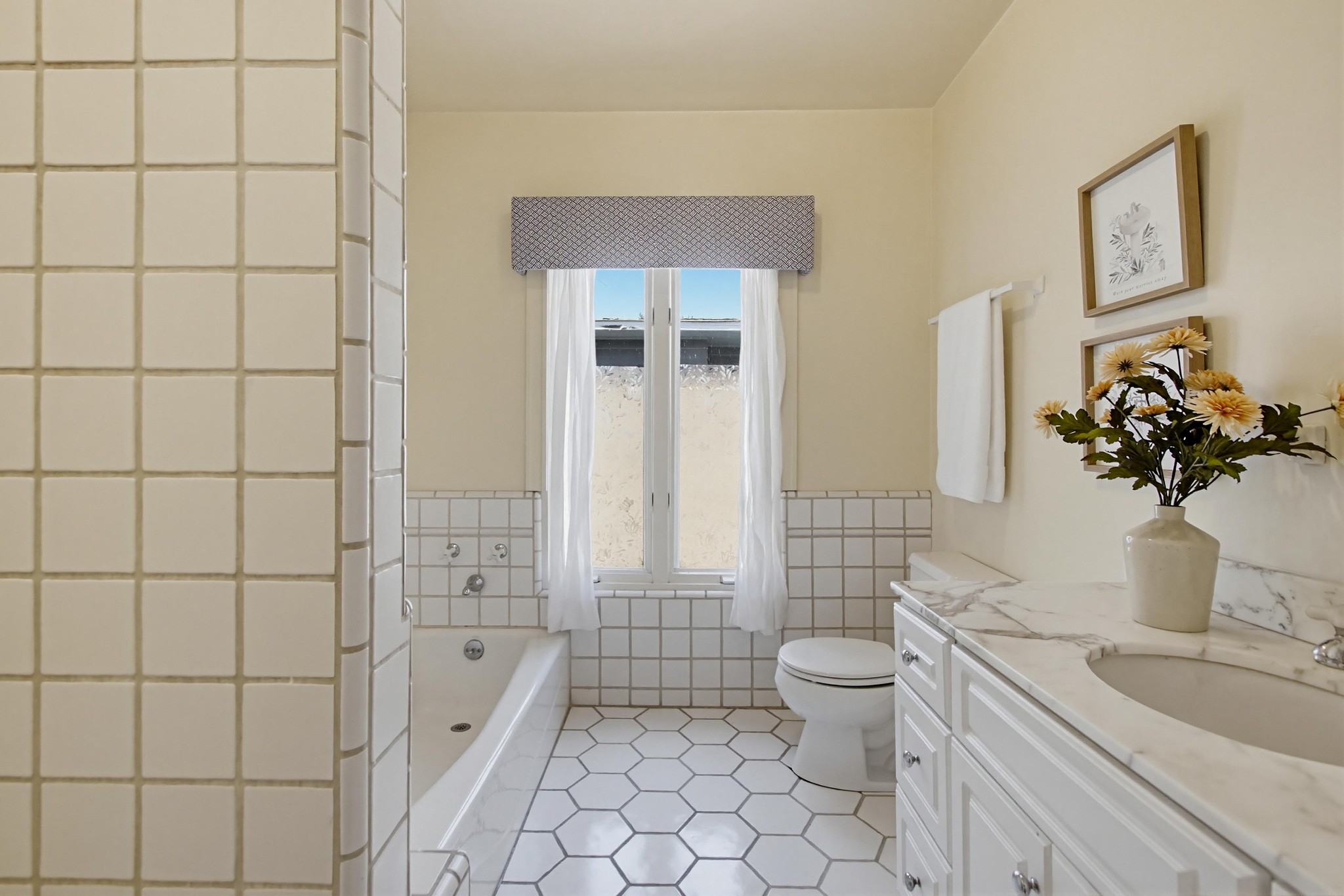 Virtual tour photo 34 of 60 for 4263 Hawk St
