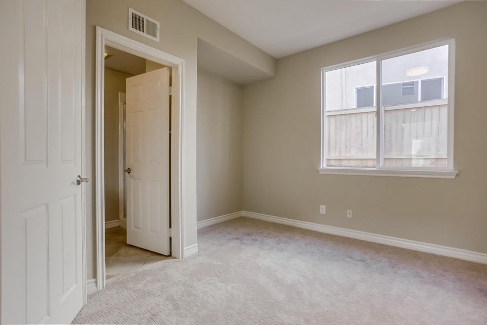 Virtual tour photo 44 of 110 for 4263 Shorepointe Way