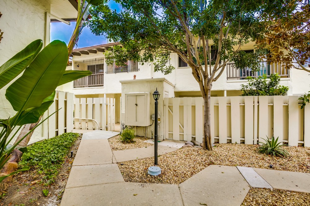 Virtual tour photo 1 of 69 for 4271 Loma Riviera Ln