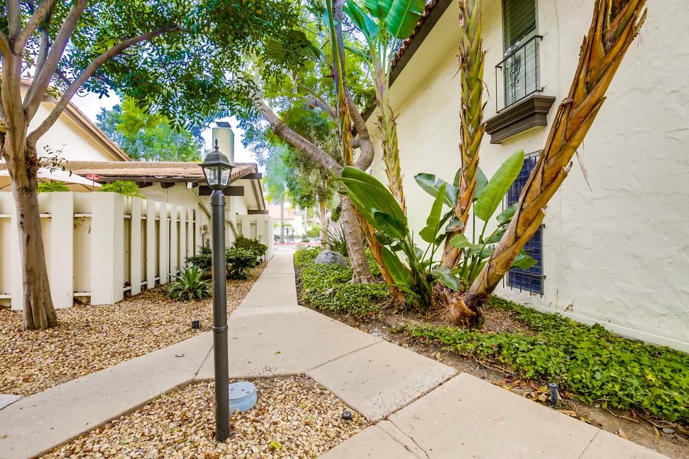 Virtual tour photo 3 of 69 for 4271 Loma Riviera Ln
