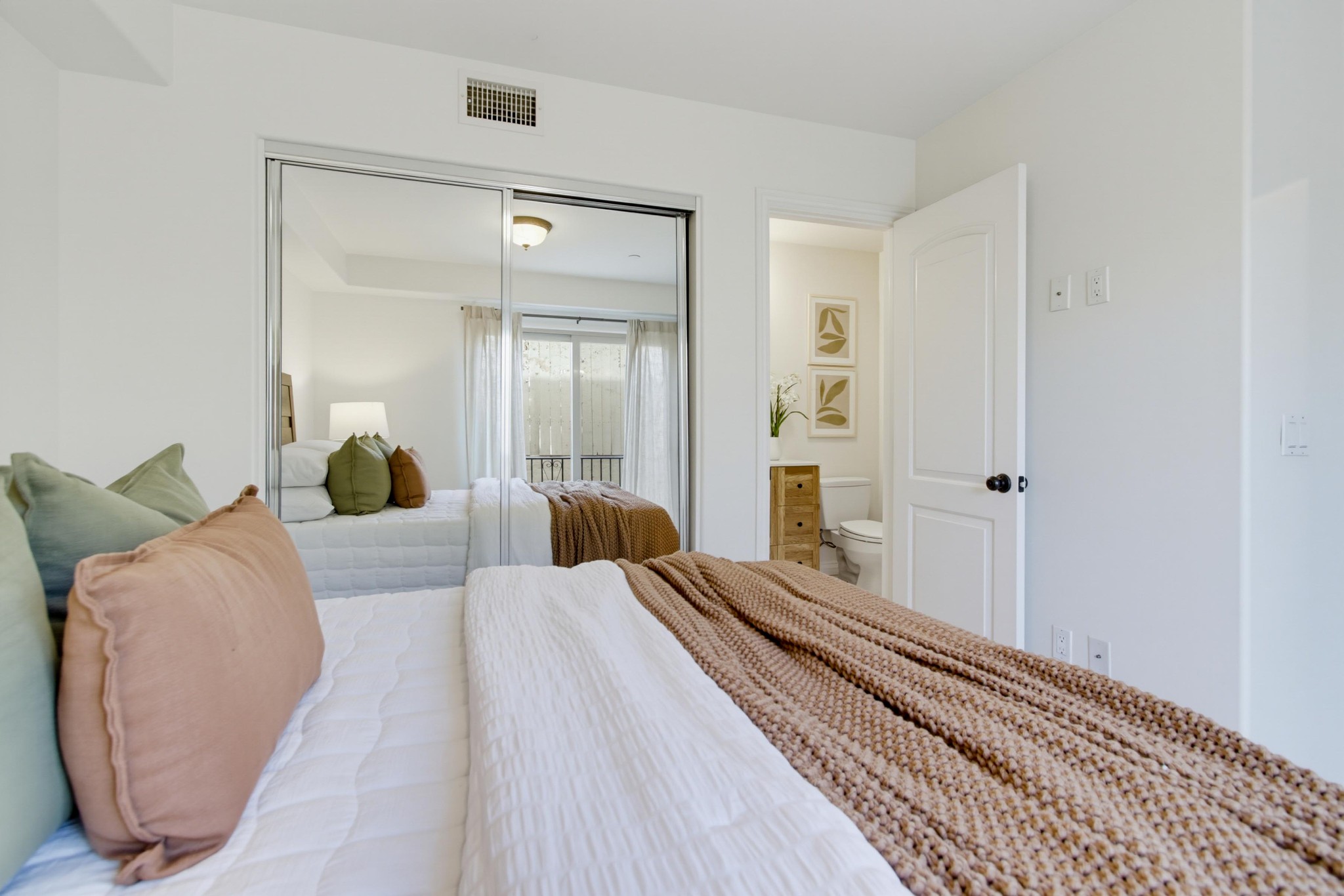Virtual tour photo 33 of 97 for 4279 Lamont St