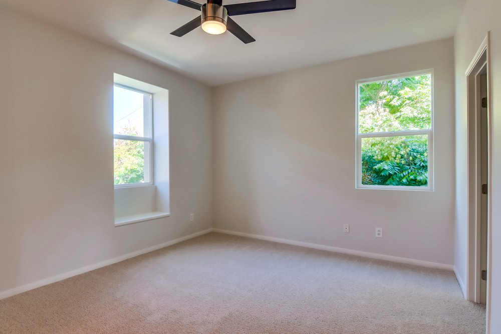 Virtual tour photo 31 of 46 for 4300 Newton Ave UNIT 49
