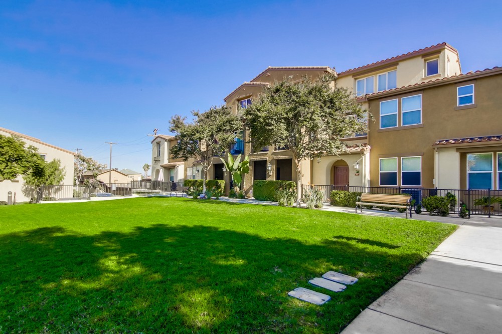 Virtual tour photo 4 of 43 for 4300 Newton Ave UNIT 62