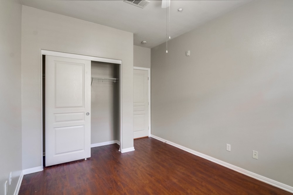 Virtual tour photo 37 of 43 for 4300 Newton Ave UNIT 62