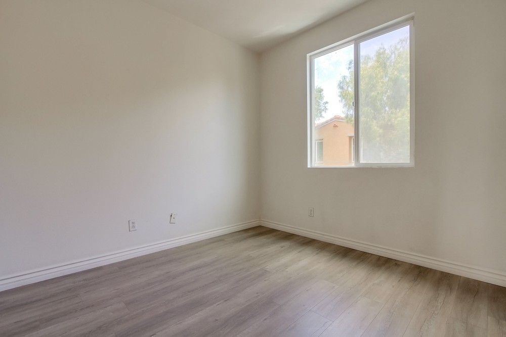 Virtual tour photo 29 of 57 for 4300 Newton Ave UNIT 81
