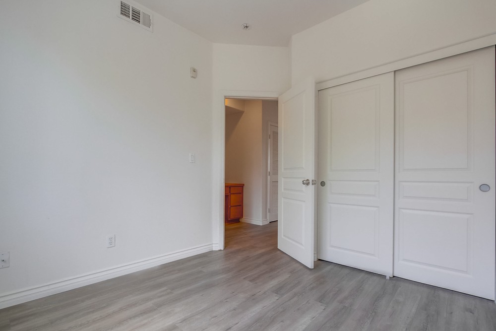 Virtual tour photo 31 of 57 for 4300 Newton Ave UNIT 81
