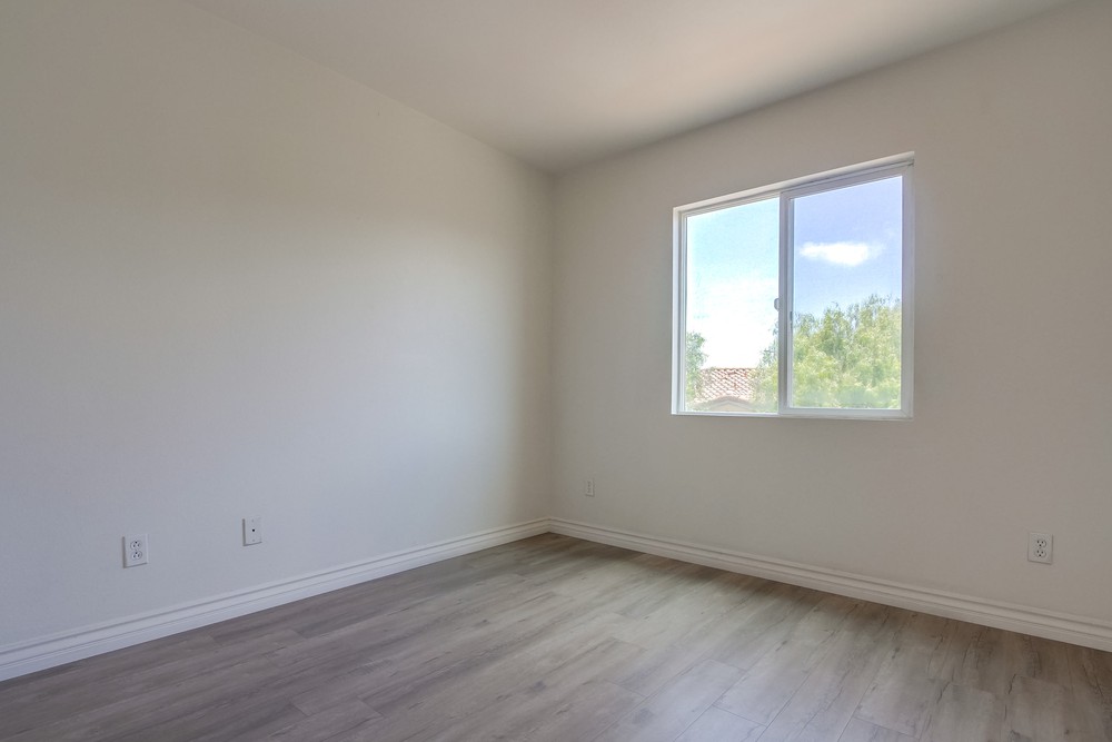 Virtual tour photo 46 of 57 for 4300 Newton Ave UNIT 81