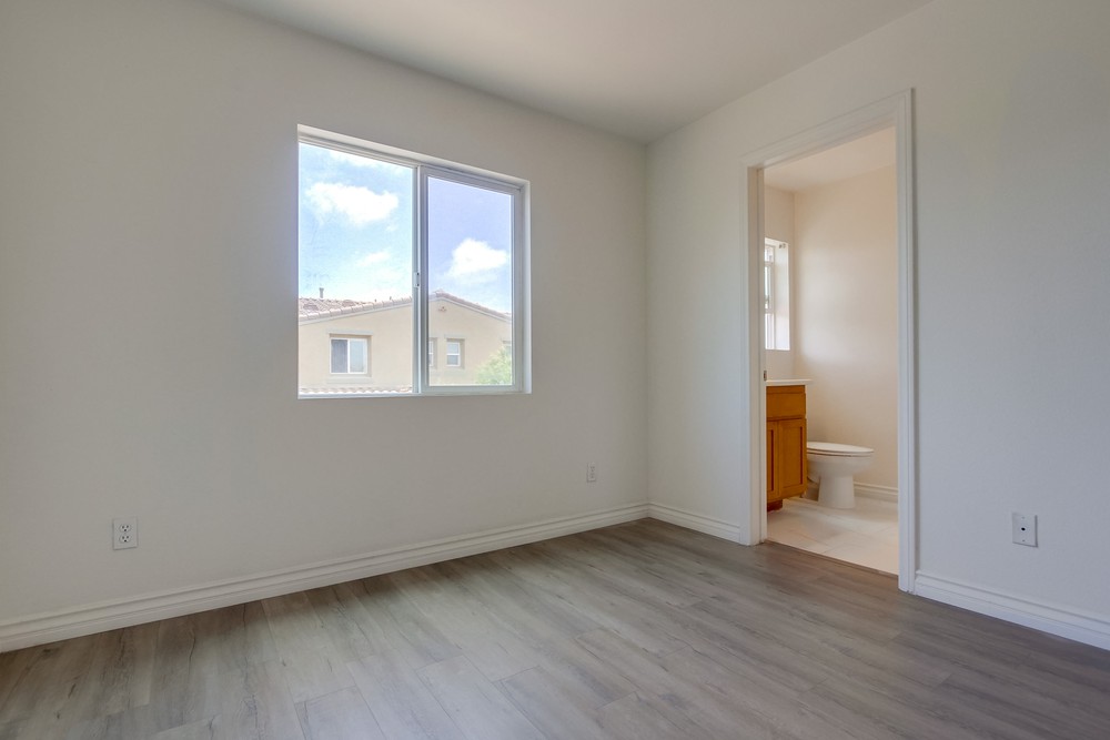 Virtual tour photo 47 of 57 for 4300 Newton Ave UNIT 81