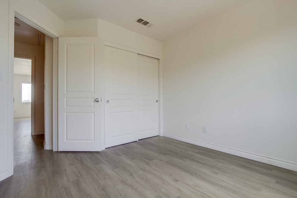 Virtual tour photo 49 of 57 for 4300 Newton Ave UNIT 81