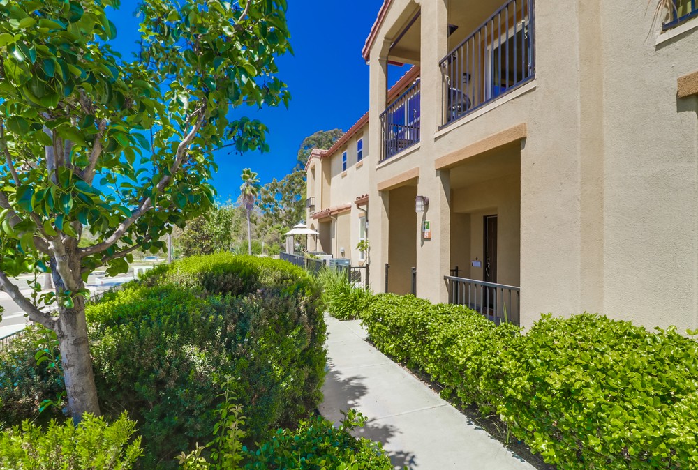 Virtual tour photo 4 of 47 for 4300 Newton Ave UNIT 84