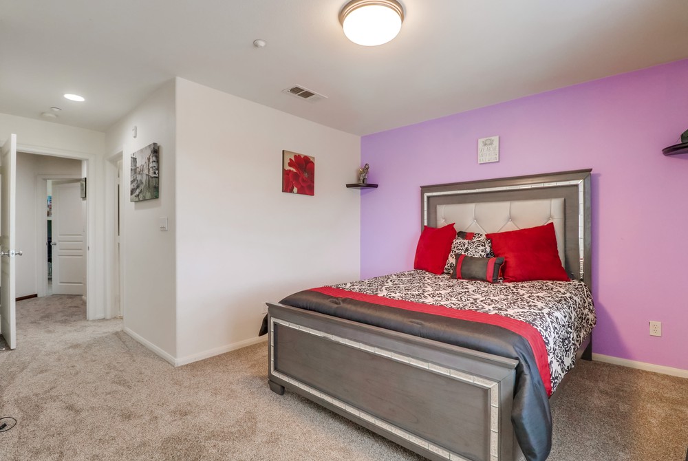 Virtual tour photo 37 of 47 for 4300 Newton Ave UNIT 84