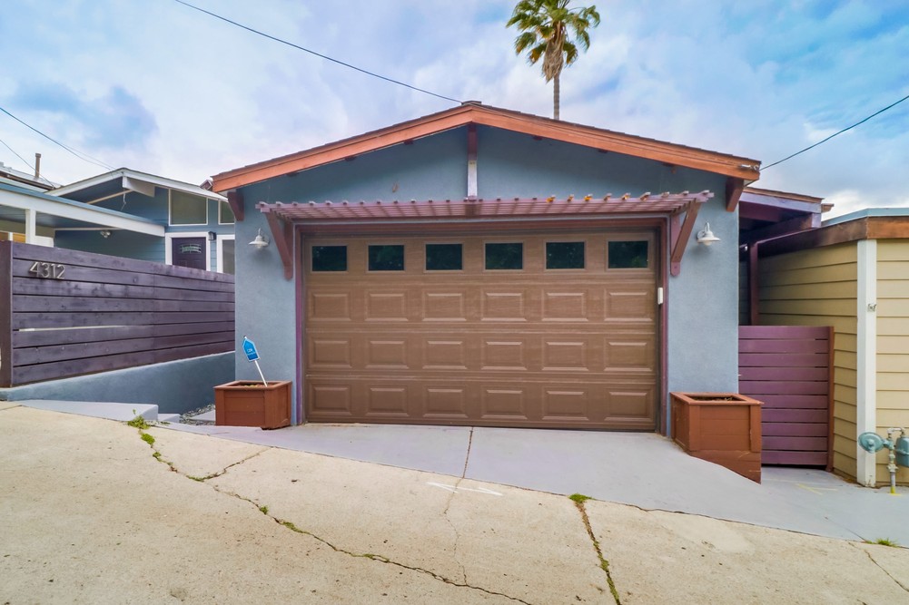 Virtual tour photo 6 of 47 for 4312 Falcon St