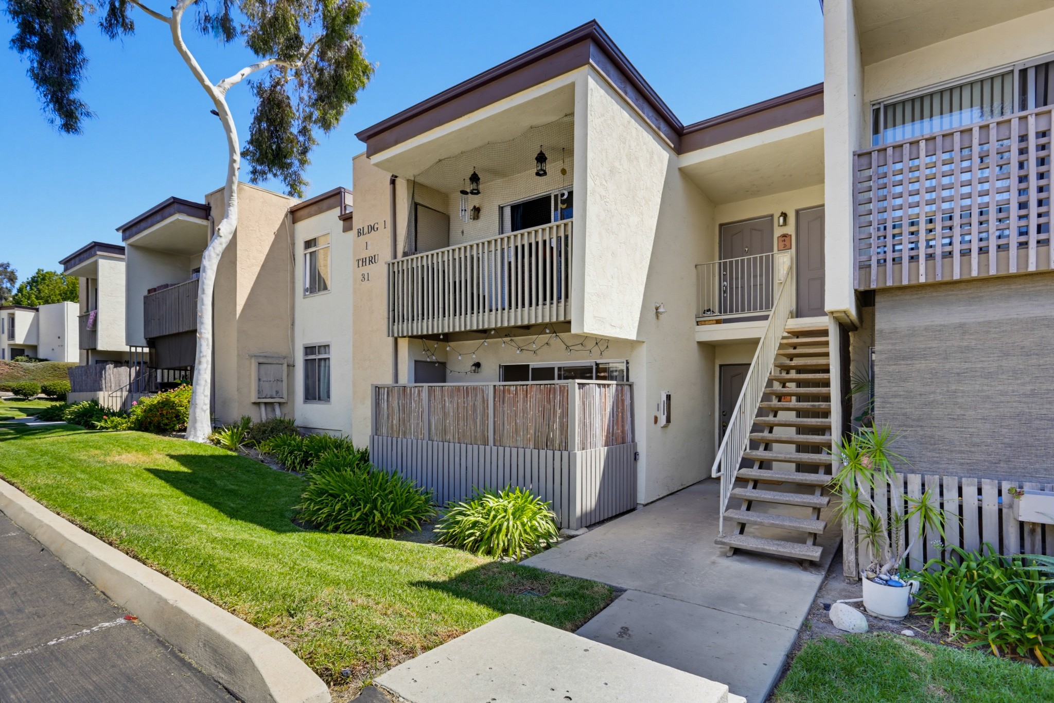 Virtual tour photo 1 of 33 for 432 Edgehill Ln #3