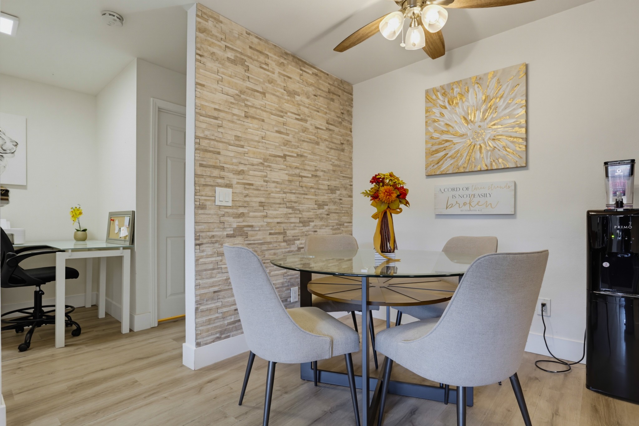 Virtual tour photo 9 of 33 for 432 Edgehill Ln #3