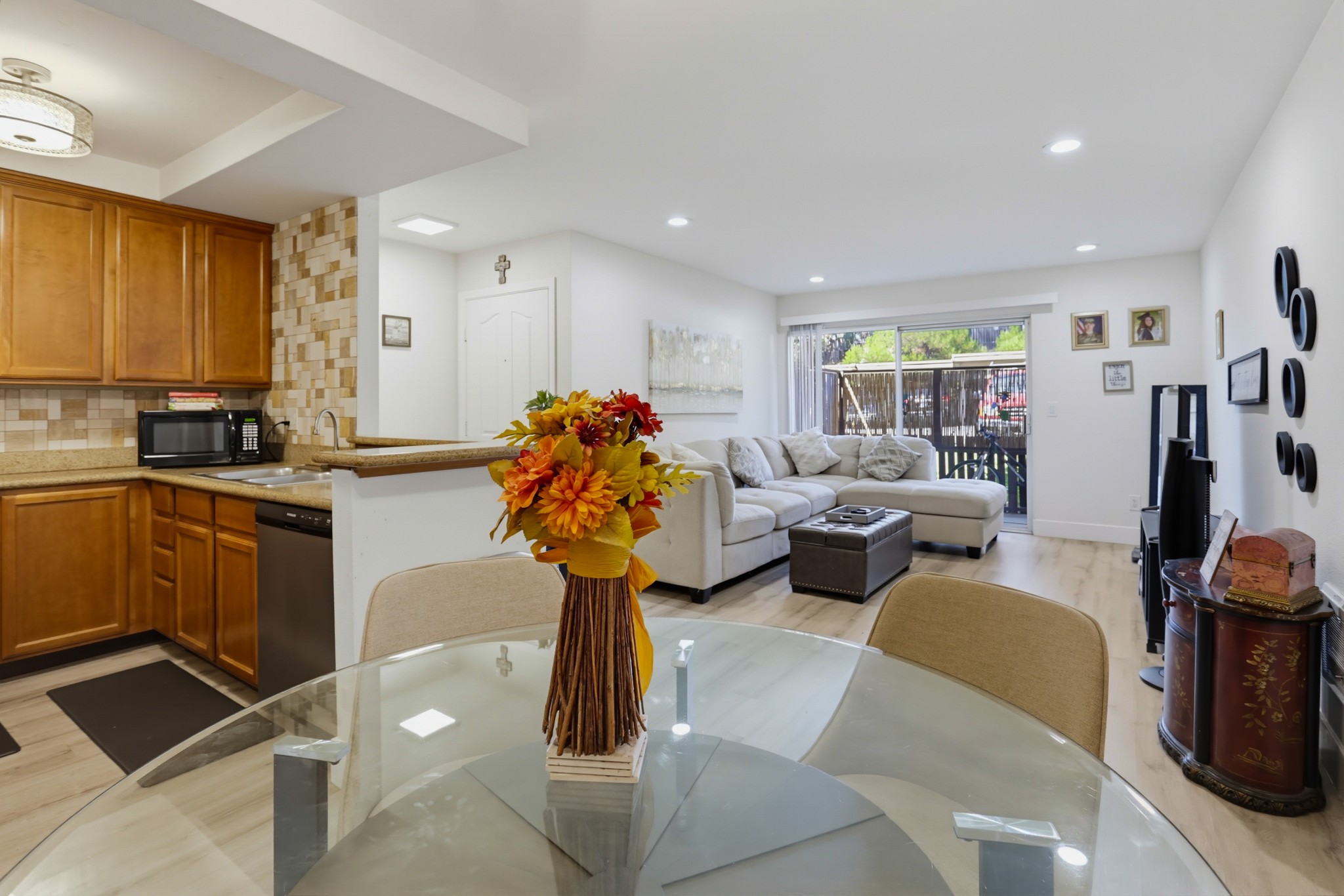 Virtual tour photo 11 of 33 for 432 Edgehill Ln #3