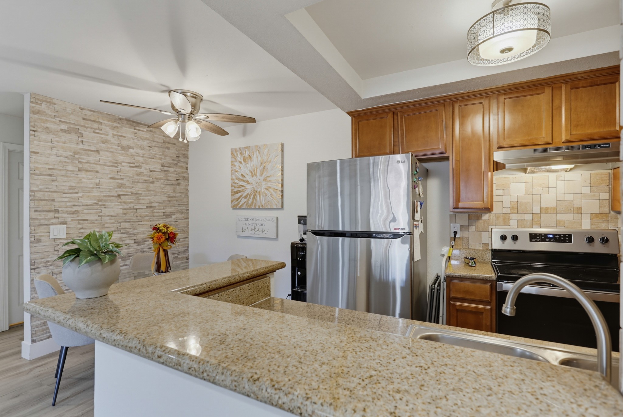 Virtual tour photo 12 of 33 for 432 Edgehill Ln #3