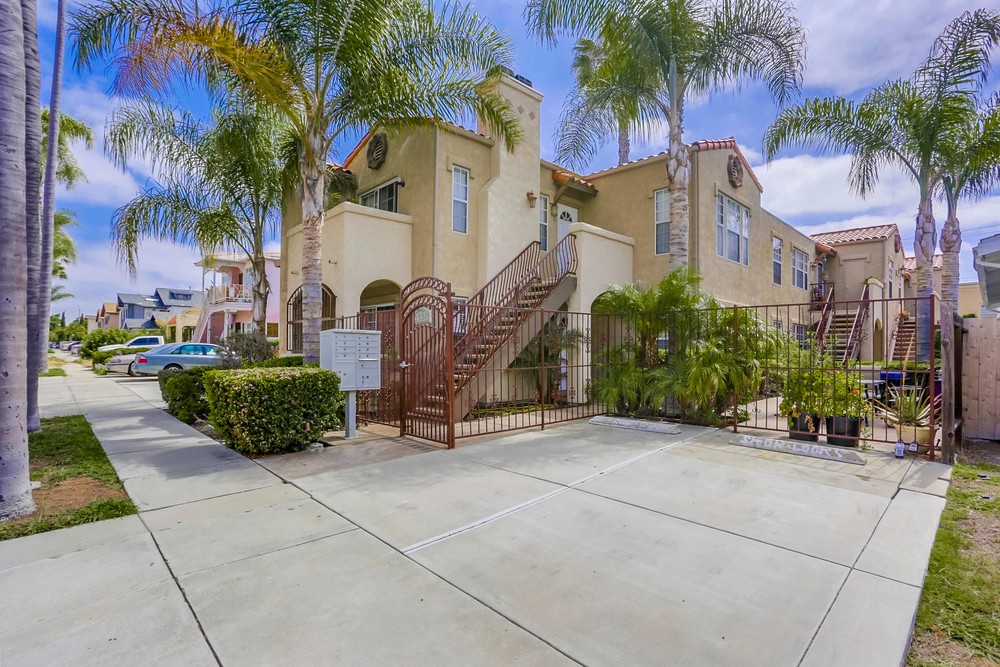 Virtual tour photo 3 of 31 for 4327 Swift Ave UNIT 2