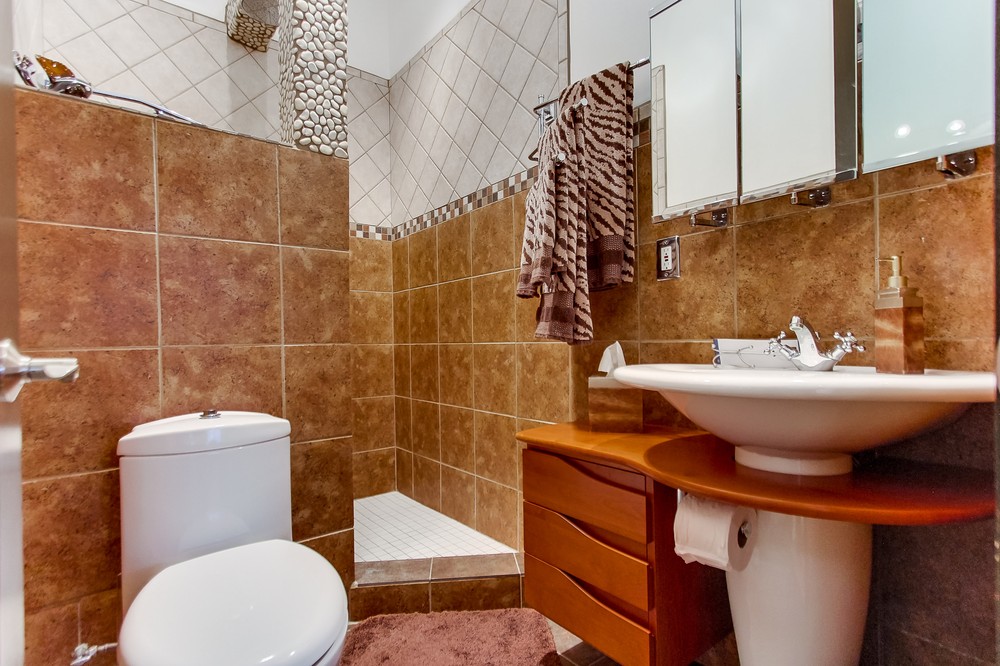 Virtual tour photo 17 of 22 for 4329 Haines Street