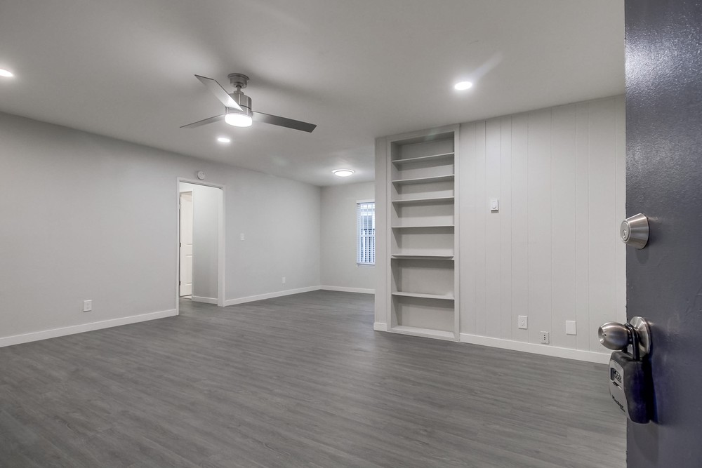 Virtual tour photo 9 of 76 for 4330 53rd St