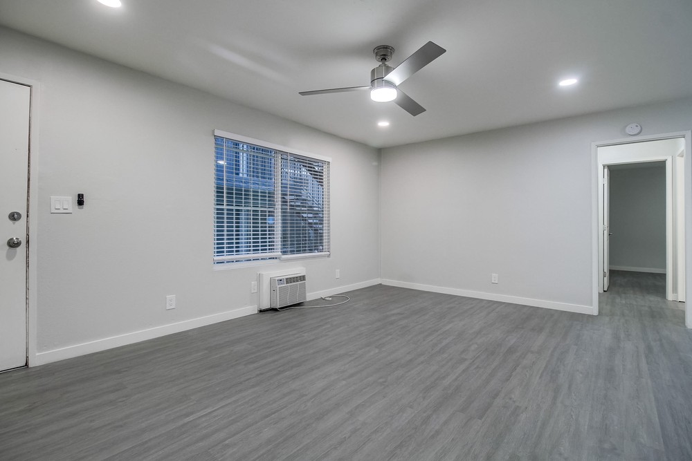 Virtual tour photo 11 of 76 for 4330 53rd St